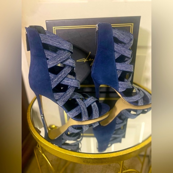 💙GOOD CONDITION!💙 Data by Zendaya | Size: 9 | Blue Denim | Height: 3.5 in. - Picture 3 of 15